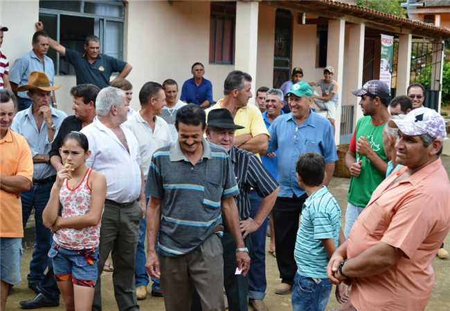 Prefeitura Municipal de Manhuaçu PREFEITURA DE MANHUAÇU E EMATER MG